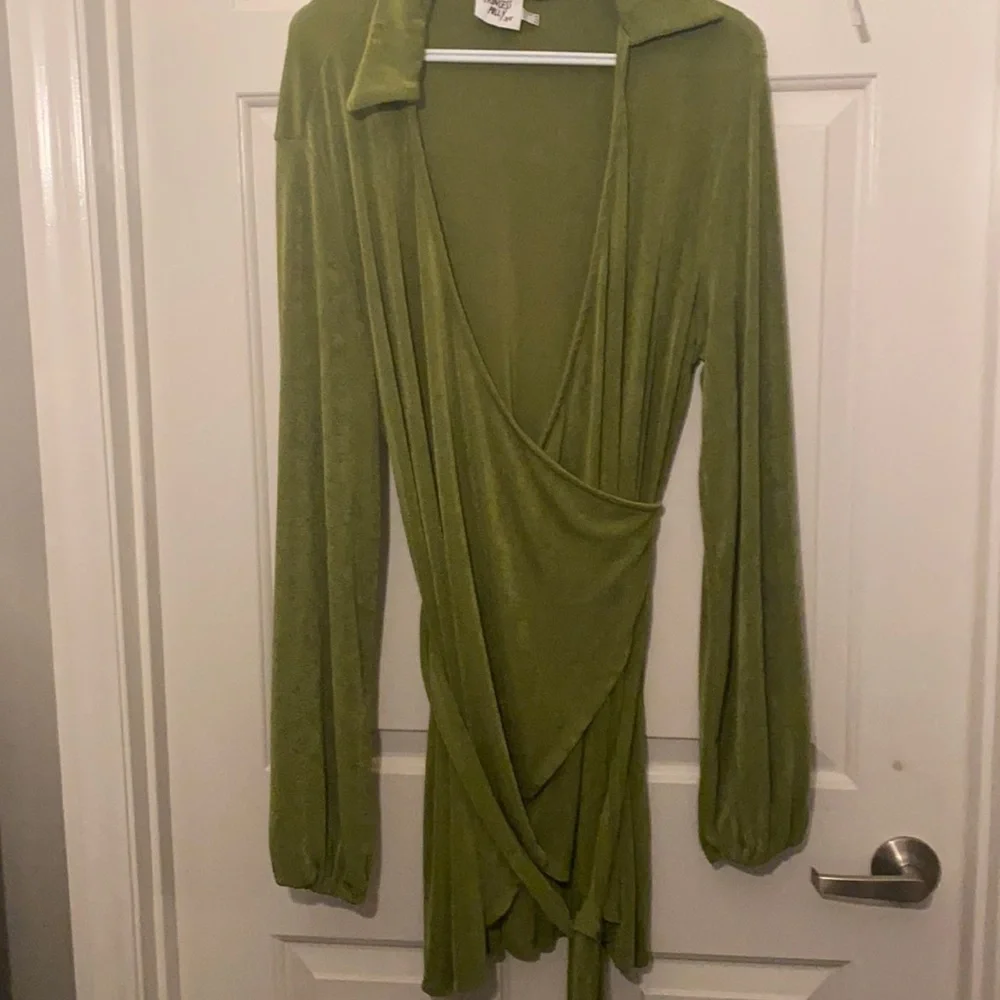 Princess Polly Wrap like Dress - Picture 3 of 3